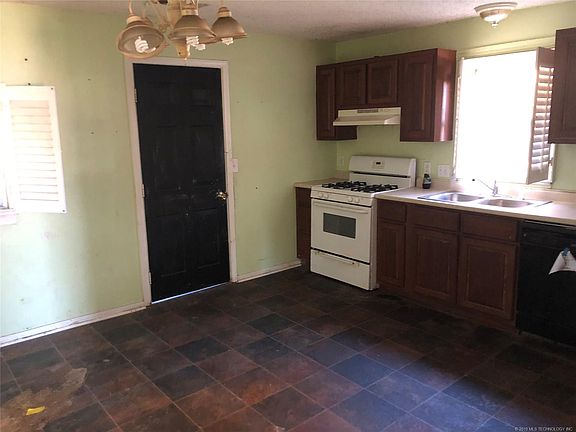 2nd image of 742 N Hodge St