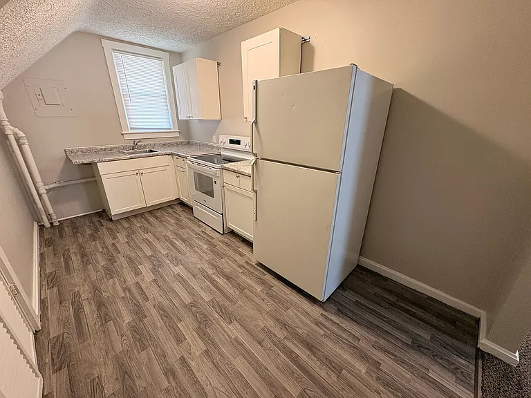 1033 E Mulberry St #B — Photo 8