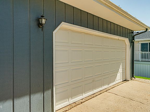 5th image of 128 W Apollo Ave