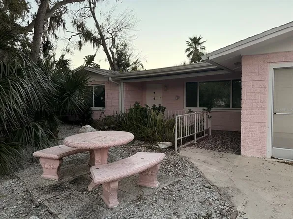 7127 Peninsular Dr, New Port Richey, FL 34652