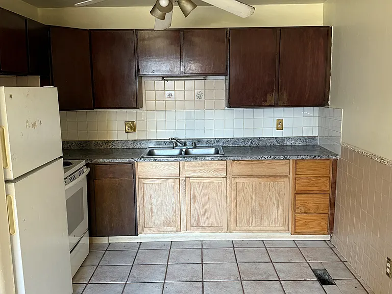 1216 W Pacific Ave — Photo 15