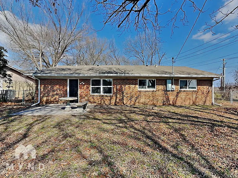 204 E Avenue C — Photo 20