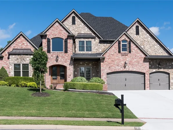 1611 NE Chapel Hill Dr, Bentonville, AR 72712