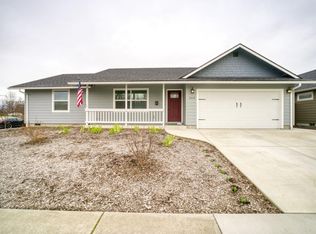 262 N 2nd St, Central Point, OR 97502