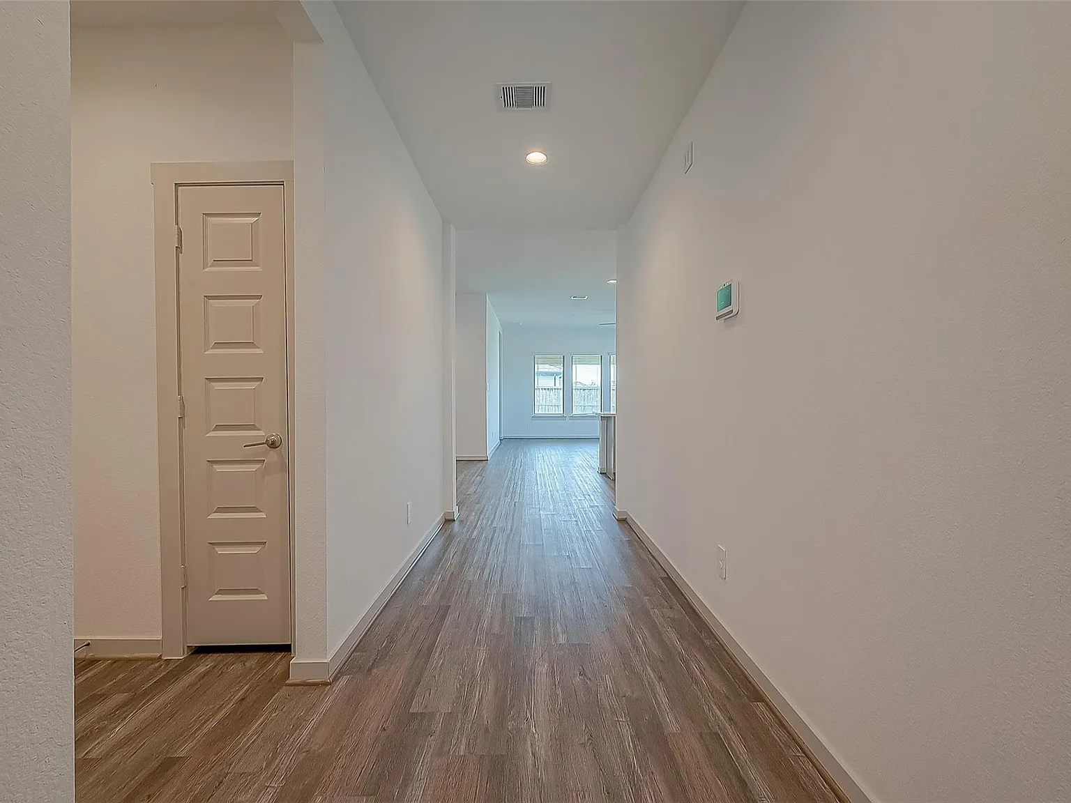 4 bed, 3.0 bath, 2033 sqft, $2,500 — Photo 3