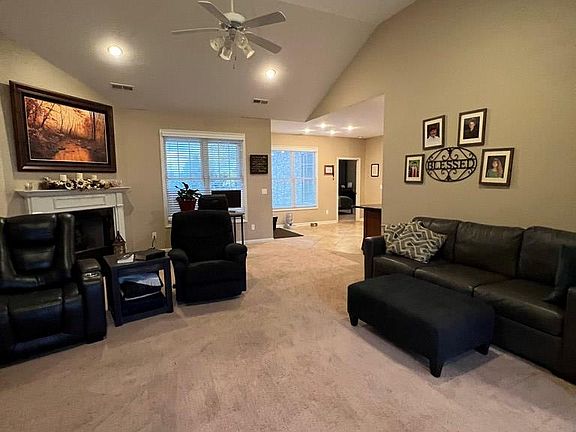 3rd image of 100 Sherinton Pl