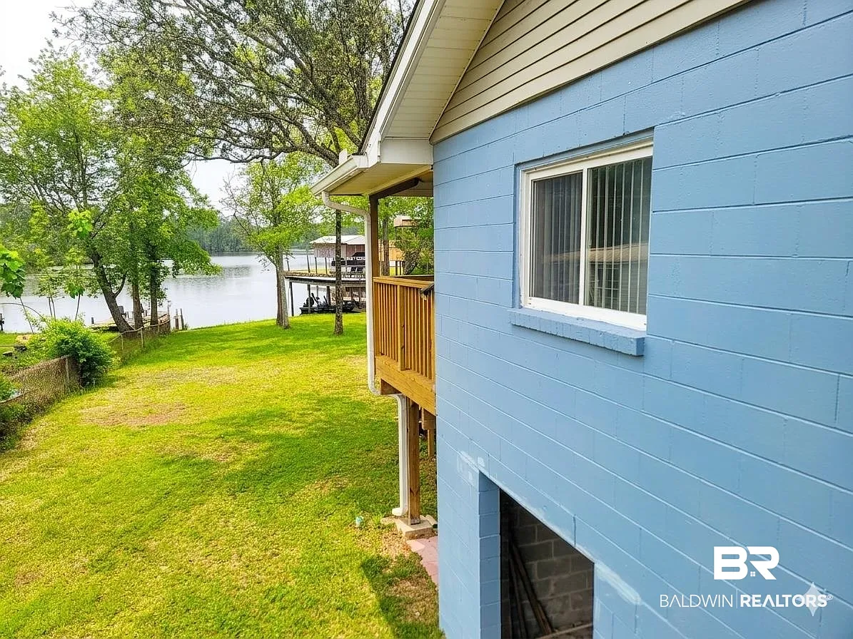 2 bed, 1.0 bath, 1040 sqft, $2,400 — Photo 3