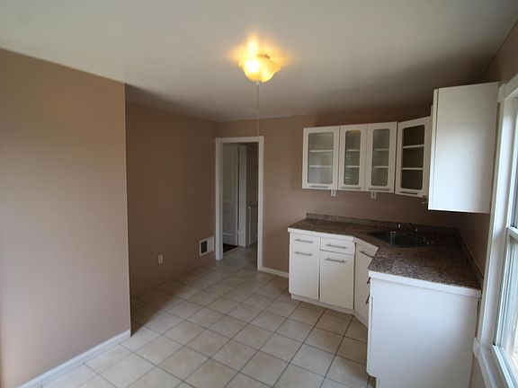 5th image of 212 Condon Ave