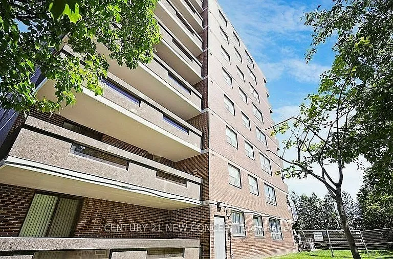 7451 Yonge St #101 — Photo 37