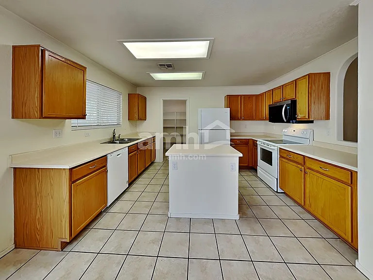 2903 S Channing — Photo 3