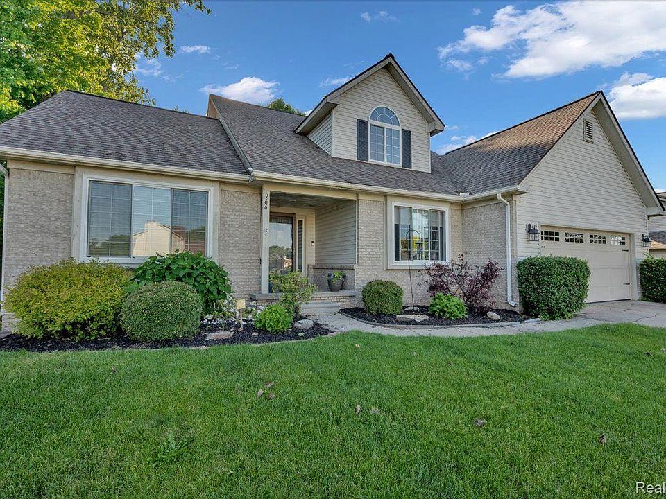 1st image of 966 Glenmoor Dr