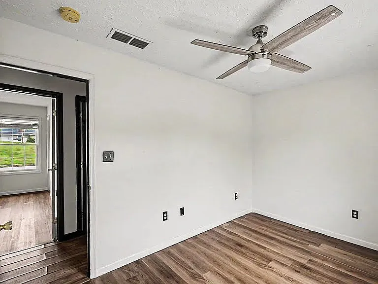 206 Creekwood Dr — Photo 4