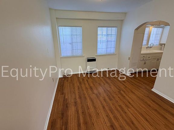 4th image of 6706 S Pickering Ave #6708-1/2