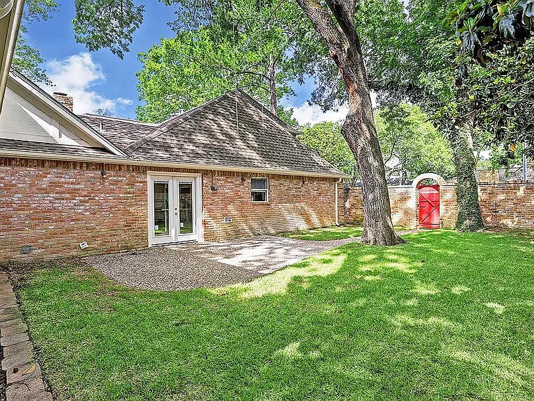 903 Crossroads Dr — Photo 9