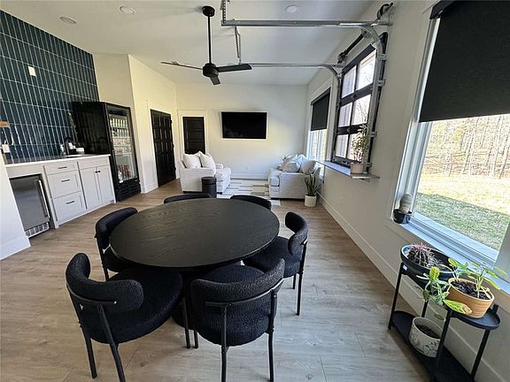 4th image of 26 Eastleigh Cir