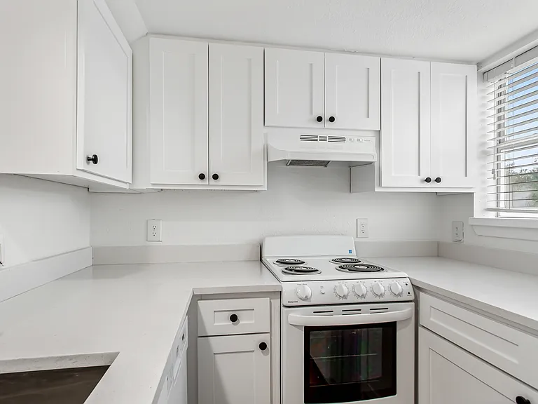 1901 N Fitzhugh Ave #19 — Photo 11