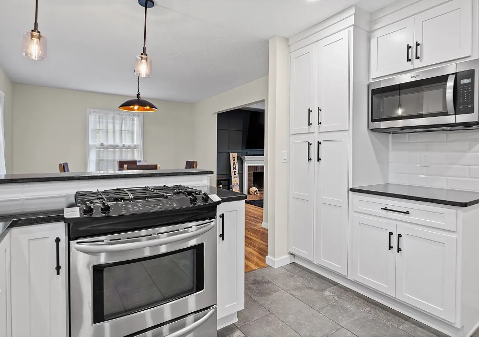 Beautiful Remodeled Home in WL School District — Photo 4