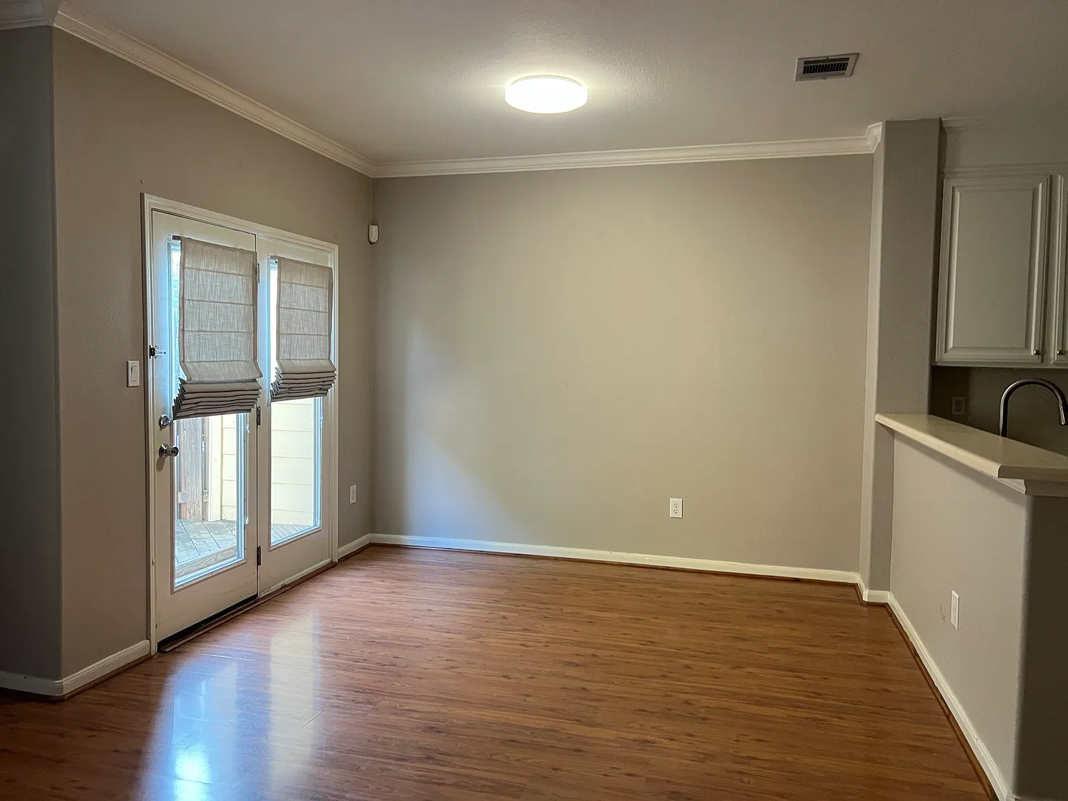 2 bed, 2.5 bath, 1304 sqft, $2,300 — Photo 3