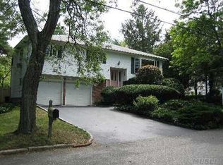 6 Martha Ct, Centerport, NY 11721