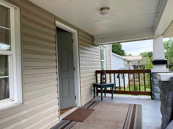 3rd image of 3937 Porter Ave