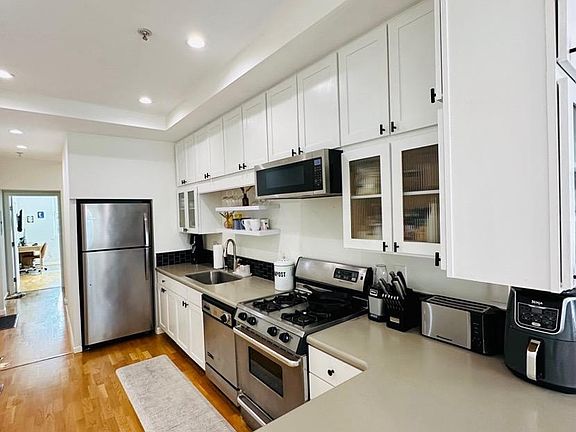 4th image of 3025 20th St #A