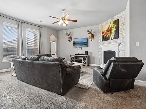 4th image of 244 Arbury Dr