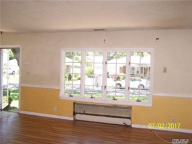 2nd image of 1059 Thompson Dr