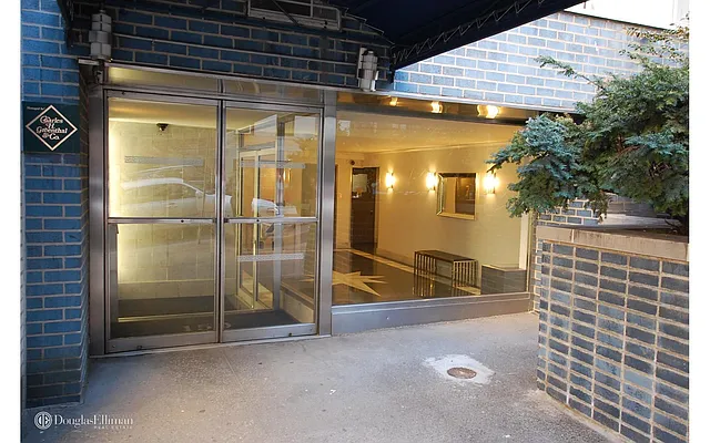 Rented by Douglas Elliman | media 16