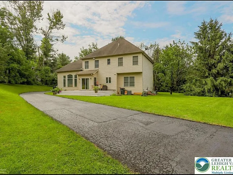 2145 Riverbend Rd — Photo 3