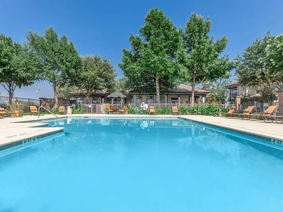 Estate Villas at Krum Apartments