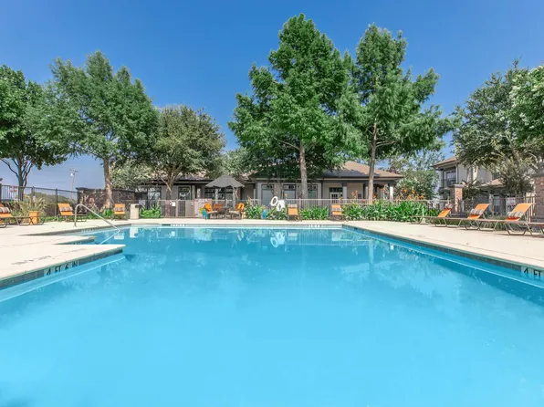 Estate Villas at Krum Apartments