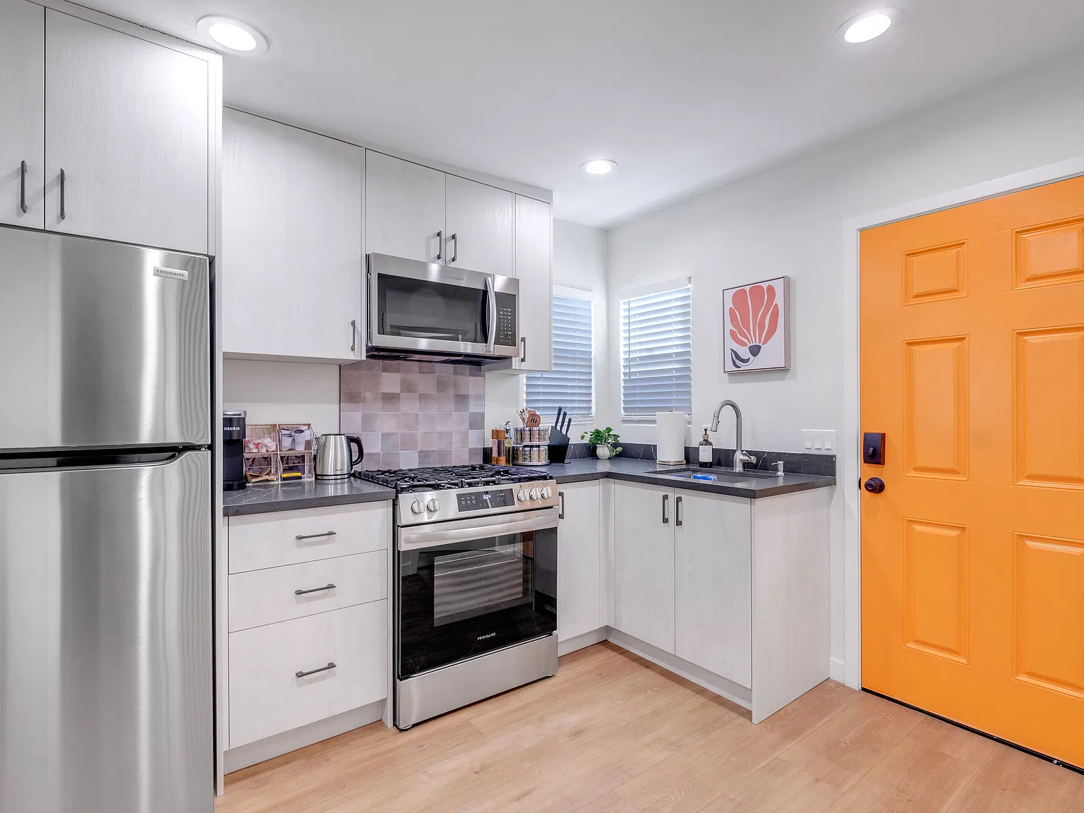 1 bed, 320 sqft, $2,000 — Photo 3