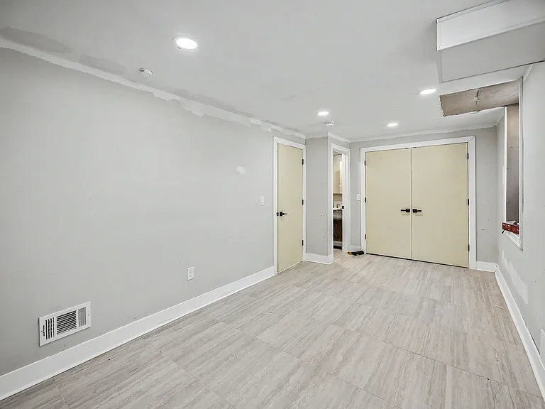 226 Mack Ave #10 — Photo 6