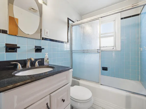 1026 Jassamine Way image 8 of 16