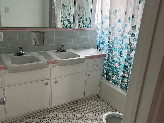 2nd image of 10772 Woodbine St #2