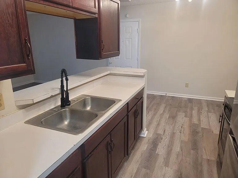 elmtree1401b — Photo 6