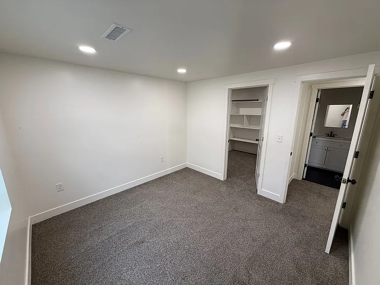 8285 N Lakeshore Drive — Photo 4