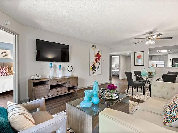 2nd image of 808 SW 10th Ln