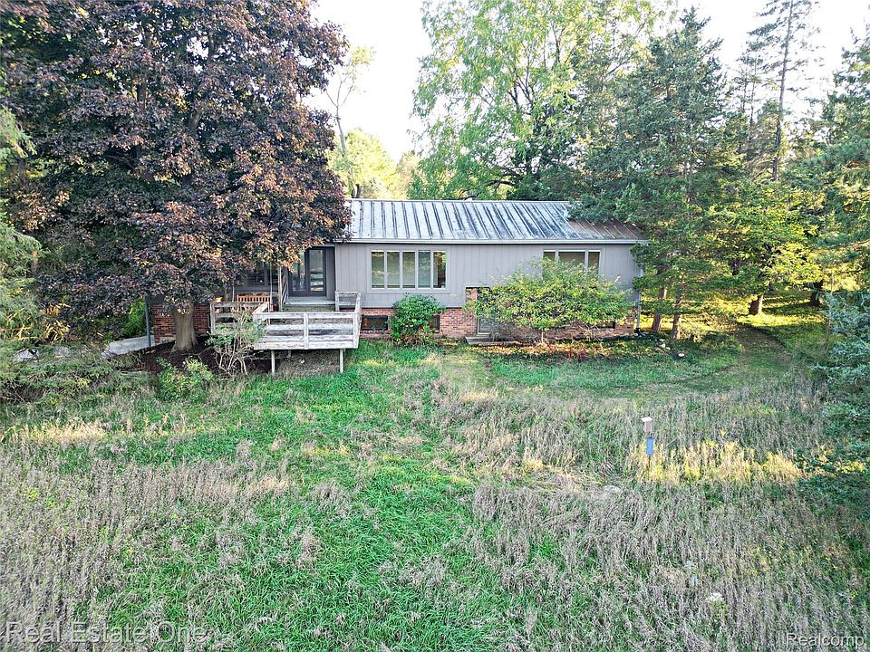 1st image of 895 Rowe Rd