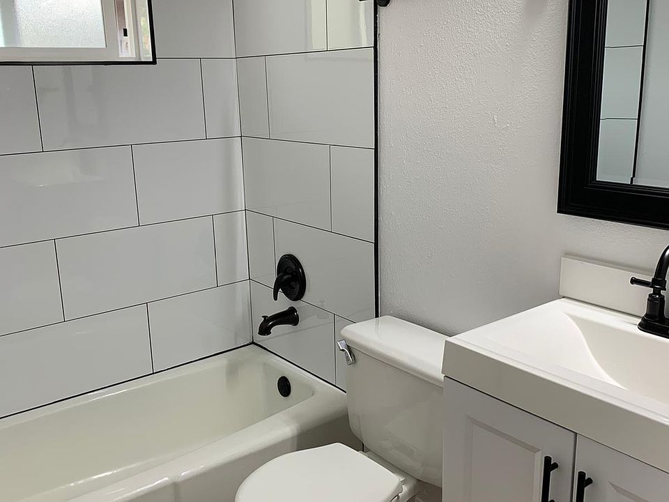 1st image of 502 8th St NE