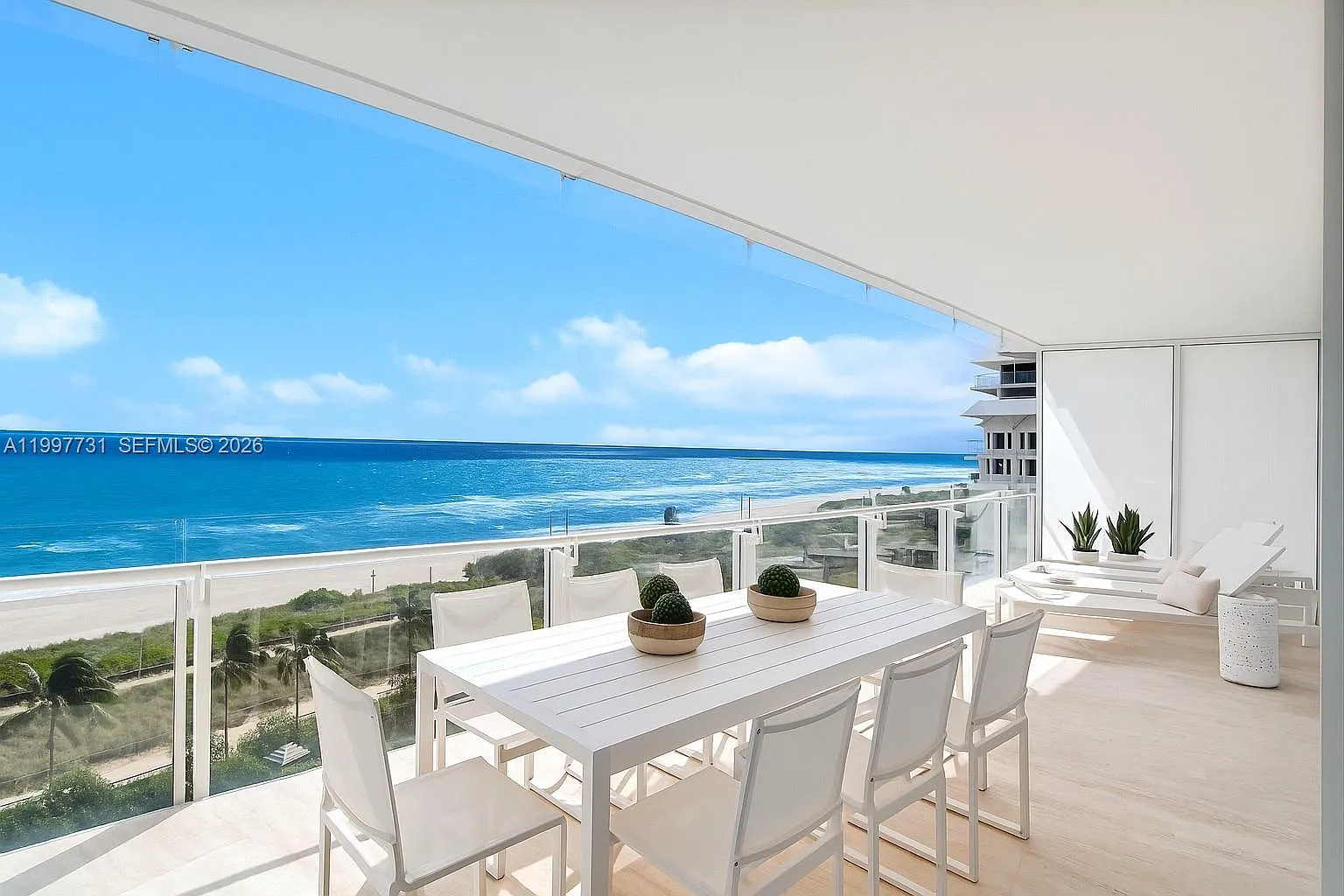 Surf Club Condo — Photo 1
