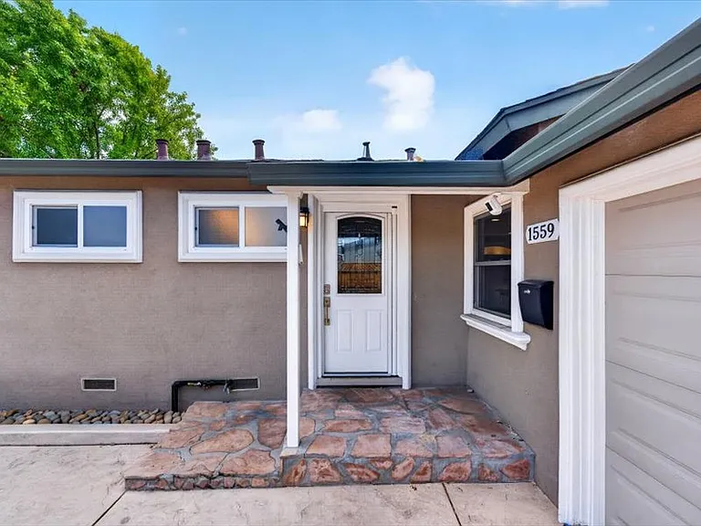 1559 Marietta Dr — Photo 10