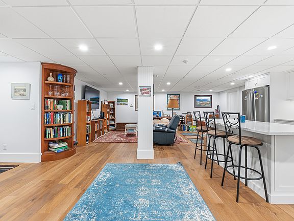 3rd image of 439 York St #1