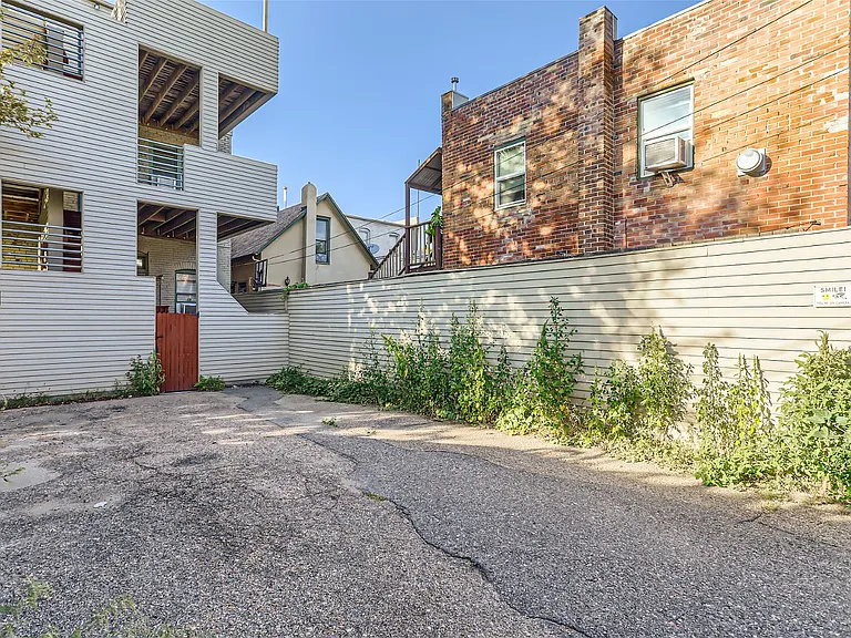 2418 Stout St #2 — Photo 9