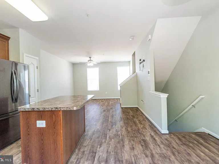 6810 Warfield St — Photo 9