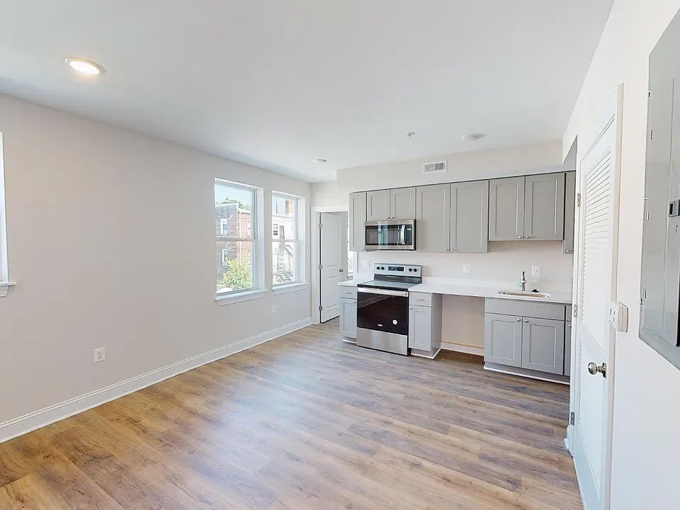 232 Hamilton St NW #102