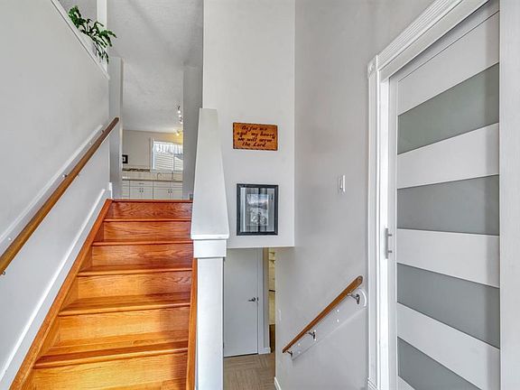 4th image of 111 Maplewood Pl N
