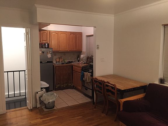 3rd image of 468A 17th St APT 1R