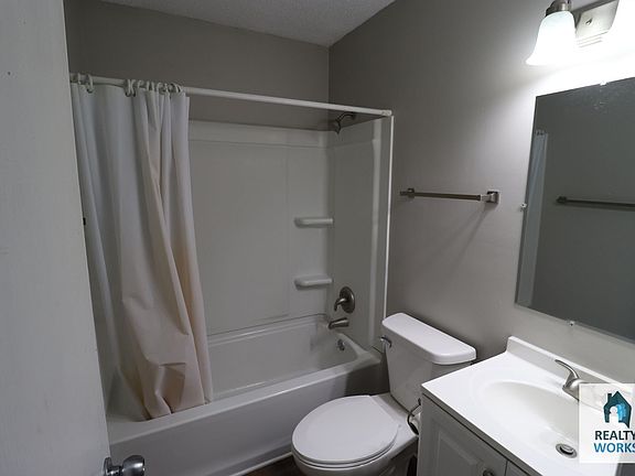 4th image of 2252 W St Unit 2