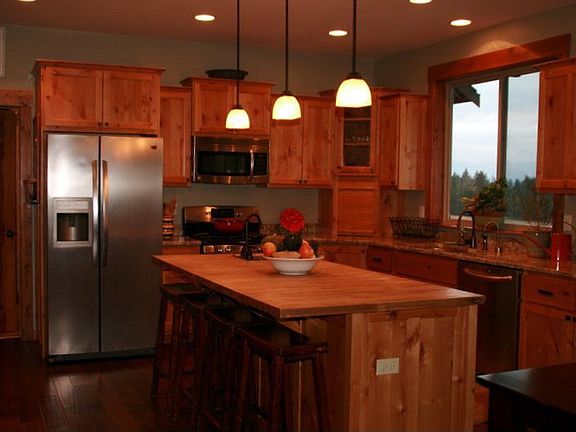 Large kitchen, great for entertaining
